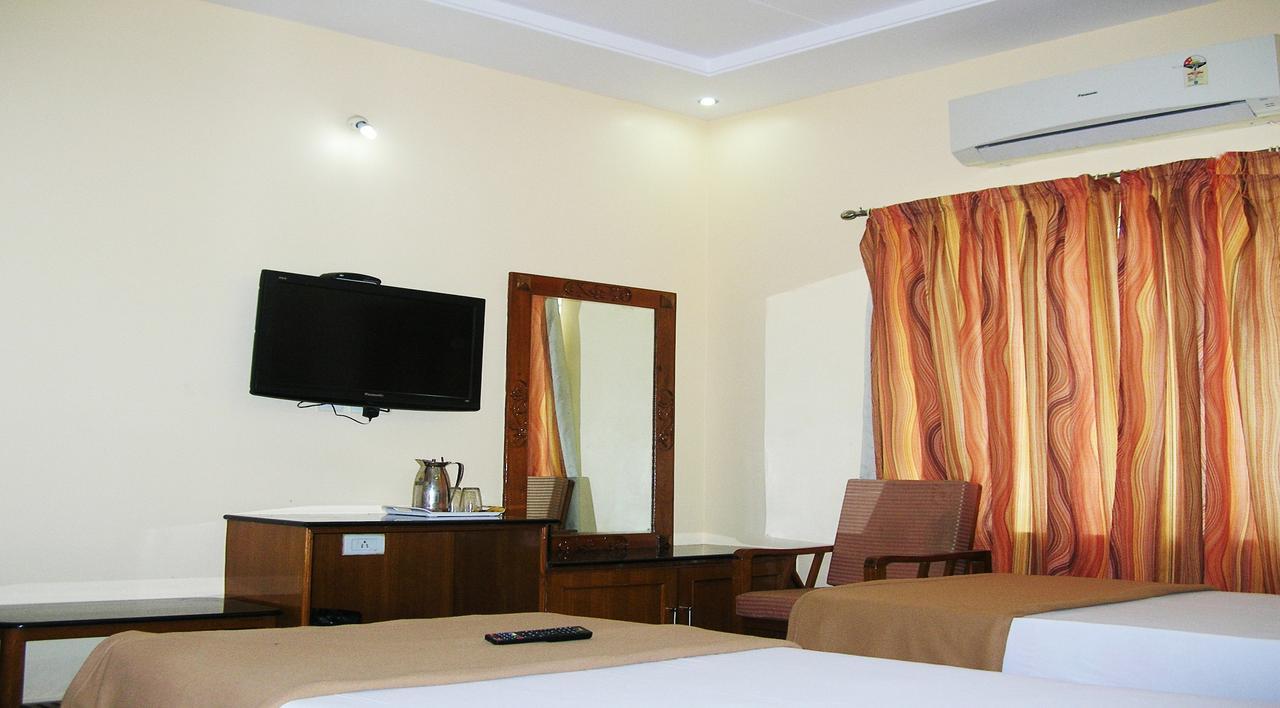 מלון טירופאטי Athidhi Residency מראה חיצוני תמונה