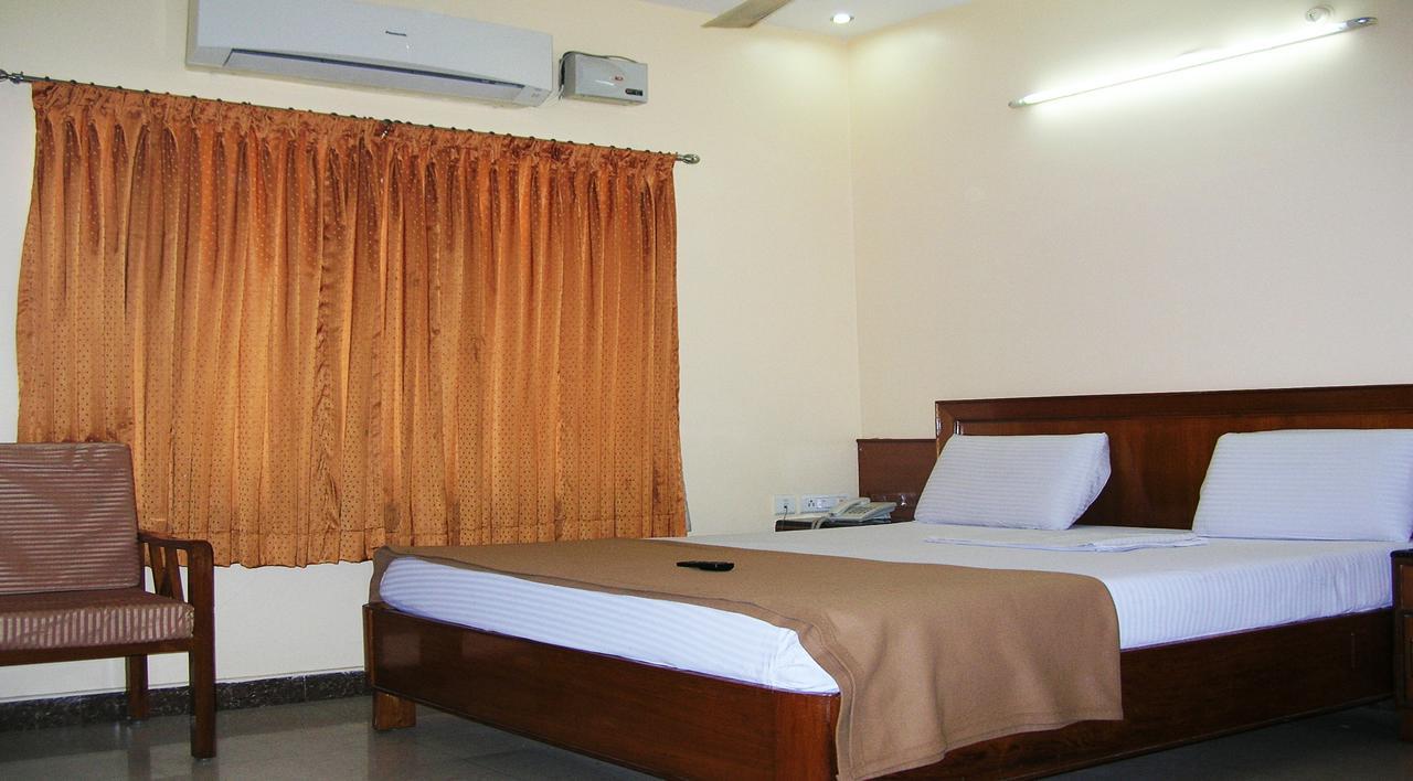 מלון טירופאטי Athidhi Residency מראה חיצוני תמונה