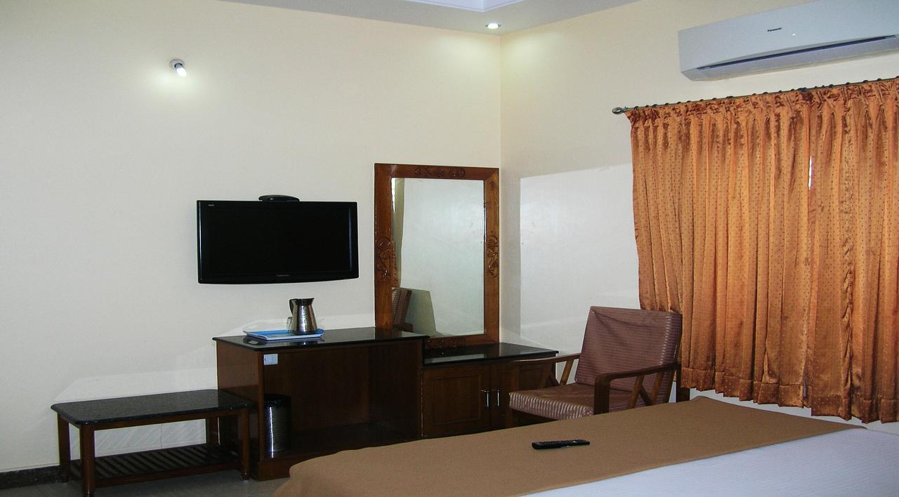 מלון טירופאטי Athidhi Residency מראה חיצוני תמונה