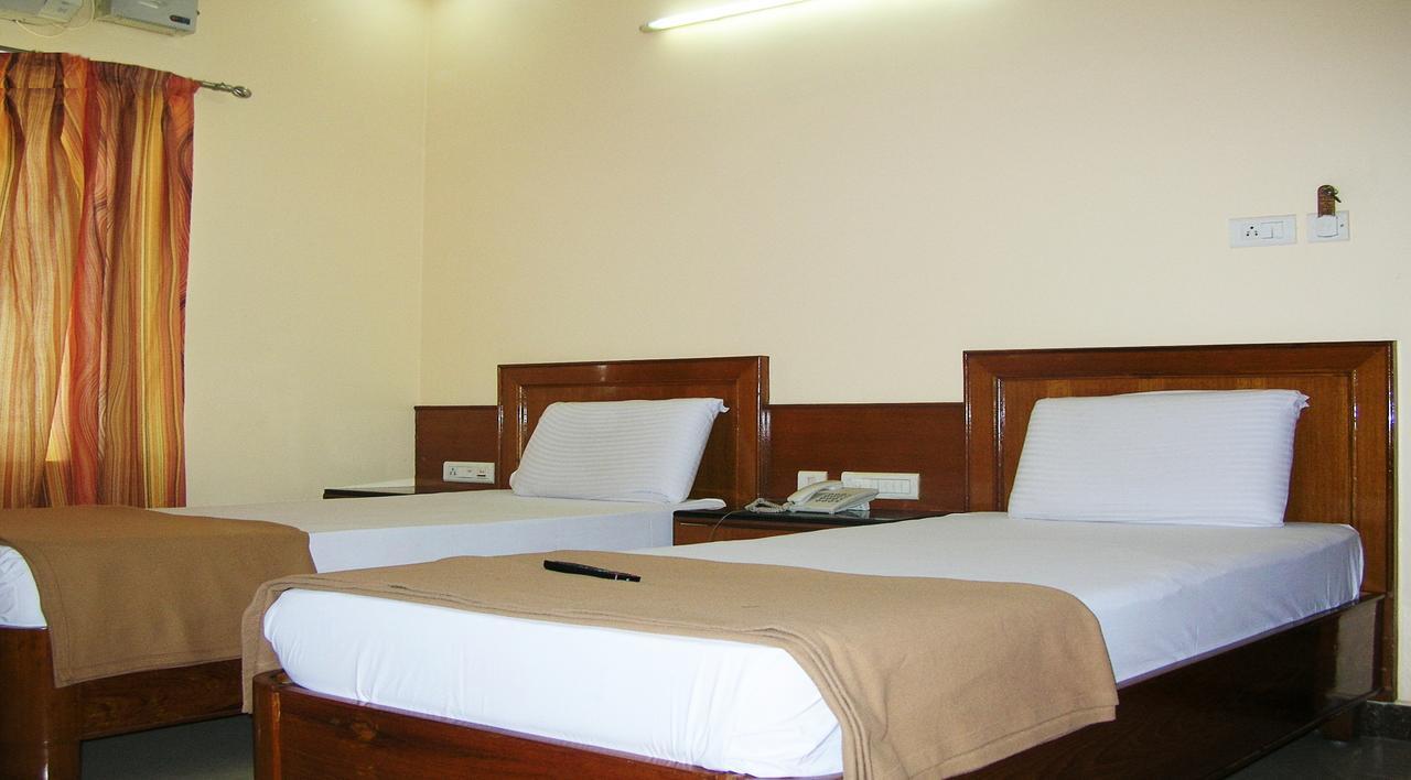 מלון טירופאטי Athidhi Residency מראה חיצוני תמונה