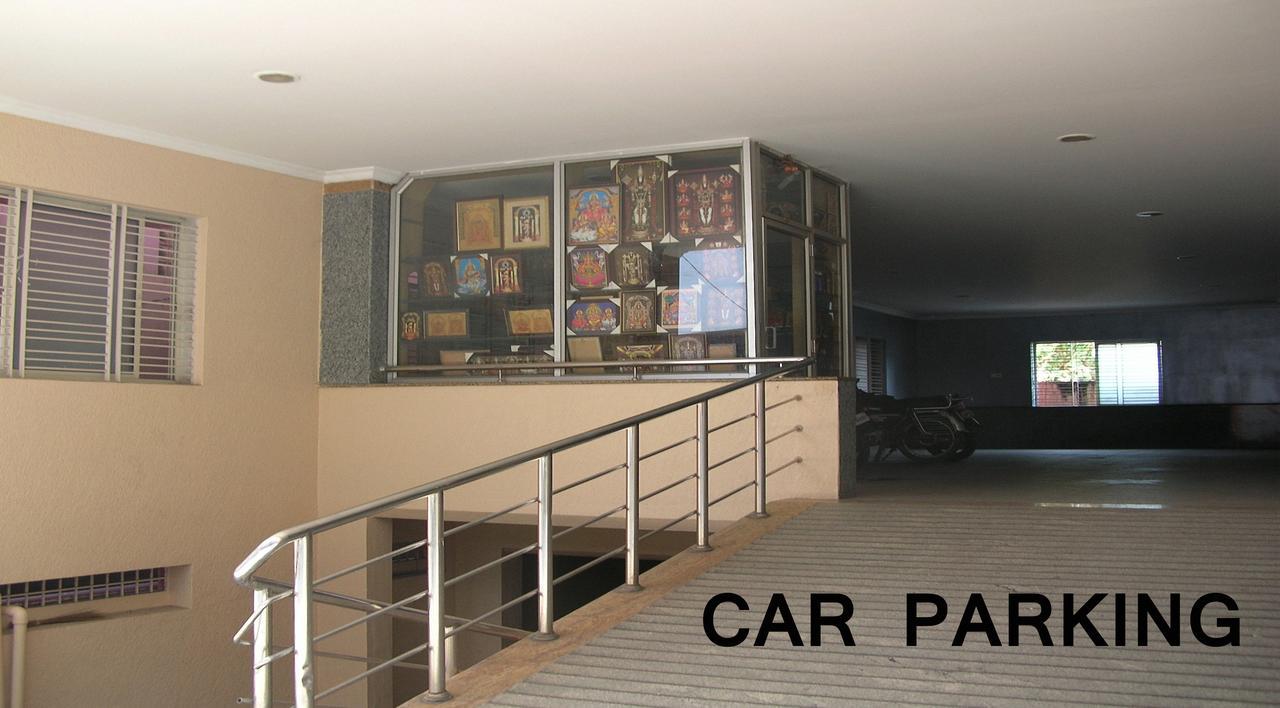 מלון טירופאטי Athidhi Residency מראה חיצוני תמונה