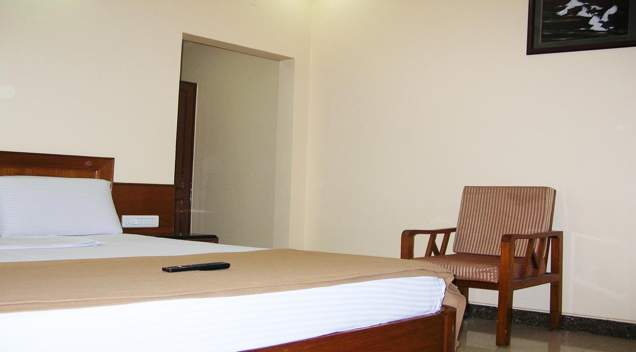 מלון טירופאטי Athidhi Residency מראה חיצוני תמונה