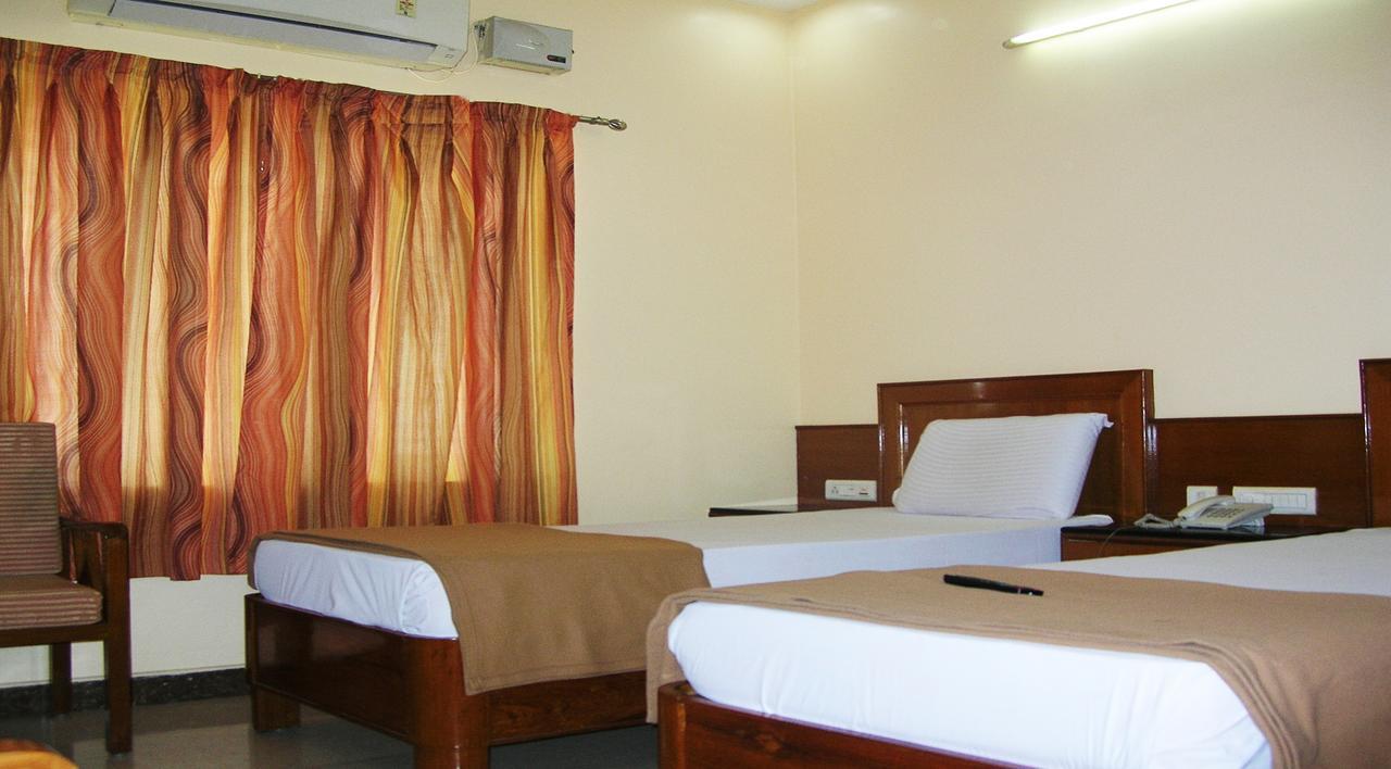 מלון טירופאטי Athidhi Residency מראה חיצוני תמונה